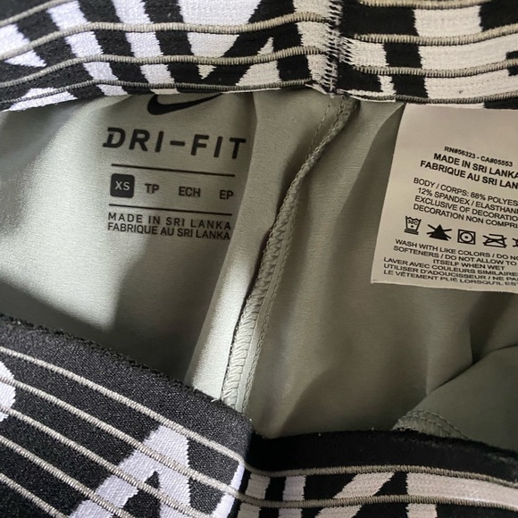 Athletic Nike pro shorts - Picture 3 of 3